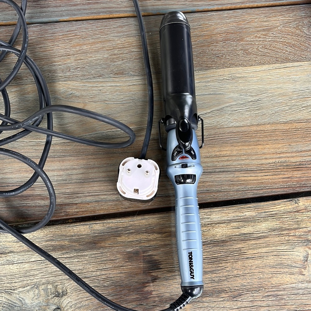 Toni&Guy curling wand. Thick barrel!